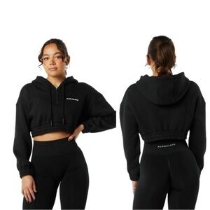 Alphalete CLASSIC CAPITAL CROP HOODIE Color black size small